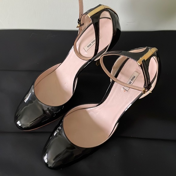 🎉HOST PICK 🎉  🇮🇹 Miu Miu Black Patent Leather Stilettos With Gold Heel, Size 38 - Picture 11 of 15